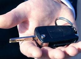 Lüks ofise çağırıp vergi borcunu ödeyerek dolandırdılar