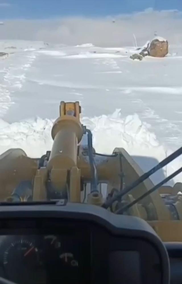 Ağrı&rsquo;da kapanan k&ouml;y yolları yeniden ulaşıma a&ccedil;ıldı 1