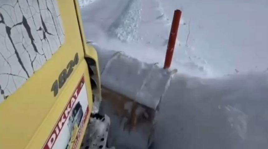 Ağrı&rsquo;da kapanan k&ouml;y yolları yeniden ulaşıma a&ccedil;ıldı