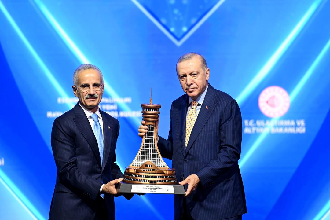 Bakan Uraloğlu, Esenboğa Havalimanı nın 3 &uuml;nc&uuml; pisti a&ccedil;ılışında konuştu 1