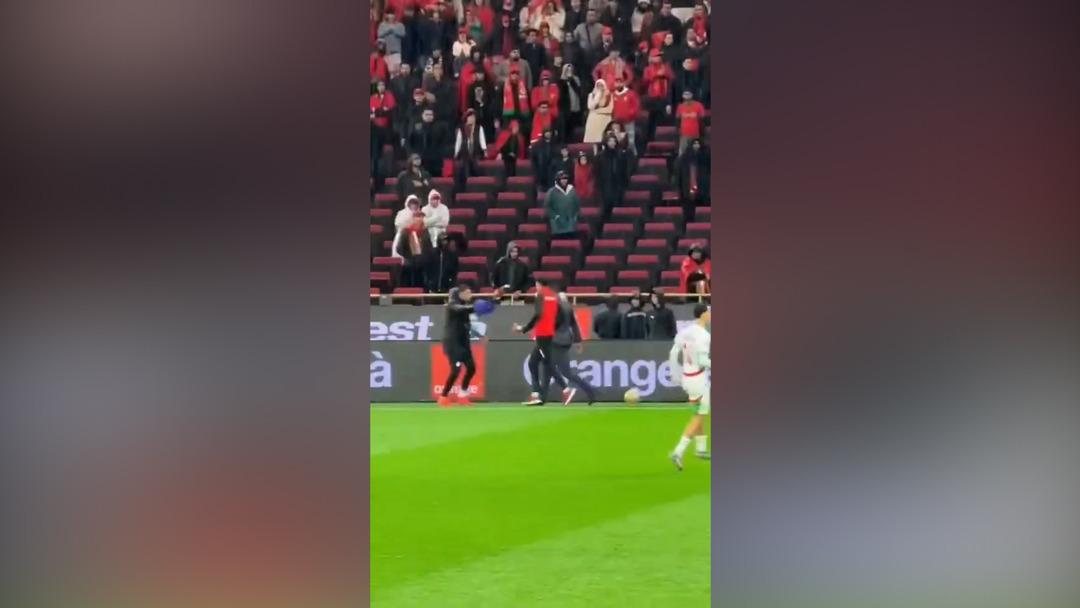 D&uuml;nya bu g&ouml;r&uuml;nt&uuml;leri konuşuyor: Senegal-Fas ma&ccedil;ında  havlu  krizi!  1