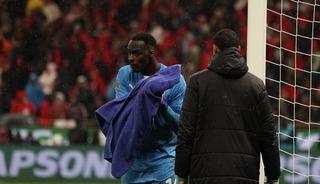 D&uuml;nya bu g&ouml;r&uuml;nt&uuml;leri konuşuyor: Senegal-Fas ma&ccedil;ında 'havlu' krizi! 