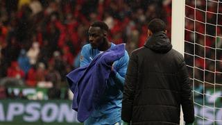 Dünya bu görüntüleri konuşuyor: Senegal-Fas maçında 'havlu' krizi! 