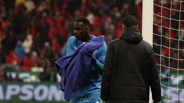 Dünya bu görüntüleri konuşuyor: Senegal-Fas maçında 'havlu' krizi! 