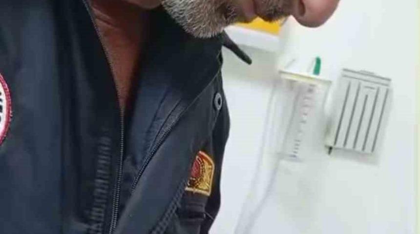 Sıkışan y&uuml;z&uuml;k itfaiye ekiplerince &ccedil;ıkarıldı