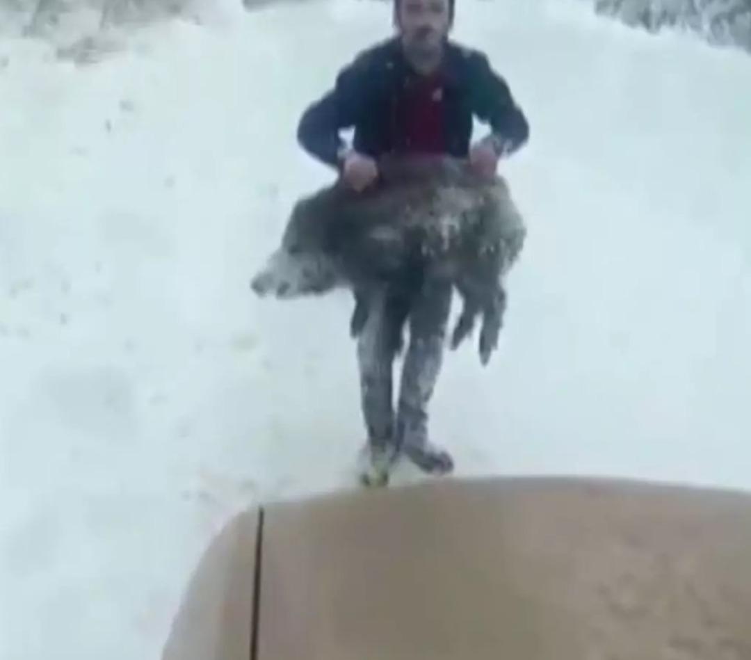 D&uuml;nyanın onu eliyle domuz yakalamasından tanımıştı! O ismin cezasıyla ilgili yeni gelişme 3