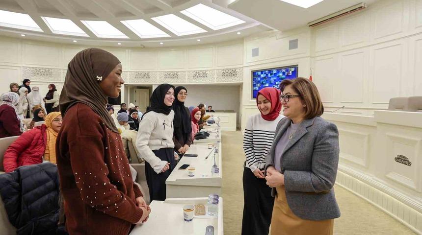 60 &uuml;lkeden 120 k&uuml;lt&uuml;r el&ccedil;isi Gaziantep&rsquo;i keşfe geldi