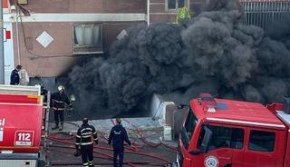 Şanlıurfa&rsquo;da koltuk ve yatak &uuml;retimi yapılan at&ouml;lyede korkutan yangın