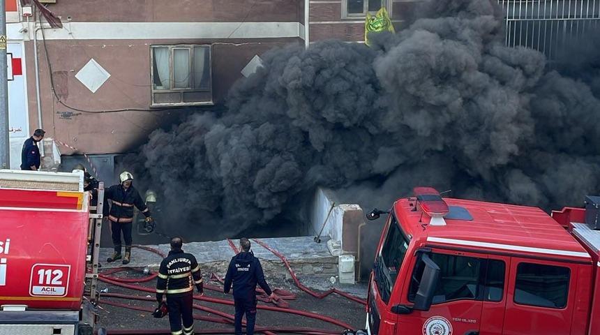 Şanlıurfa&rsquo;da koltuk ve yatak &uuml;retimi yapılan at&ouml;lyede korkutan yangın