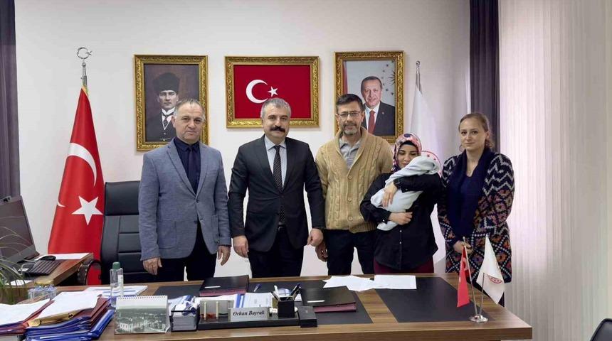 Koruyucu aile projesi bir &ccedil;ocuğu daha sıcak yuvaya kavuşturdu