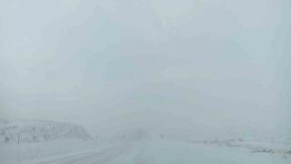 Sivas-Malatya kara yolu trafiğe kapatıldı, uzun araç kuyruğu oluştu