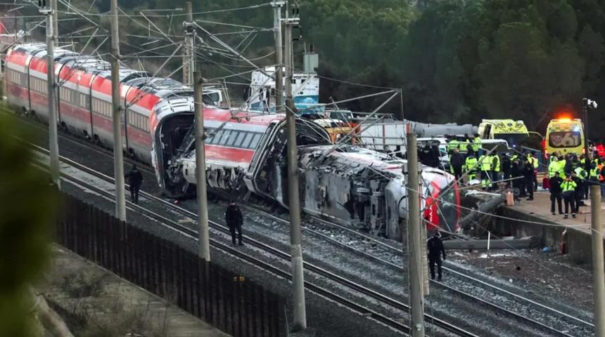 İspanya'da tren kazası nedeniyle 3 g&uuml;nl&uuml;k ulusal yas ilan edildi