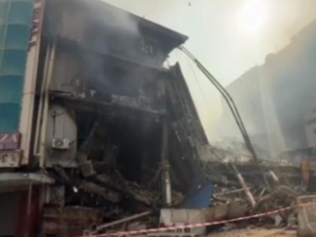 Pakistan'daki AVM yangınında can kaybı arttı