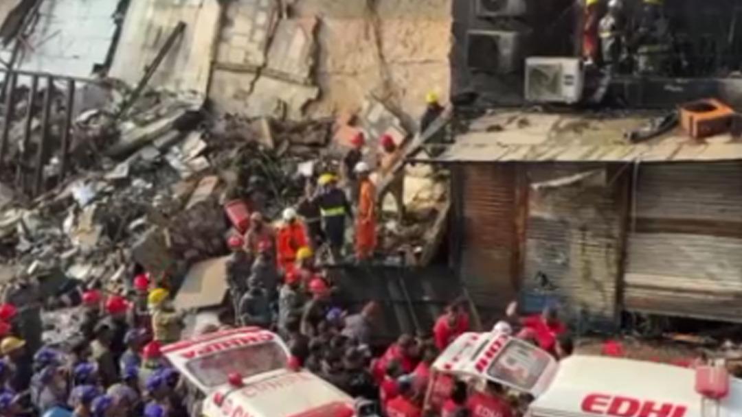 Pakistan daki AVM yangınında can kaybı arttı 1