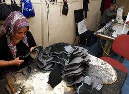 Eşiyle birlikte saya dikiyorlar