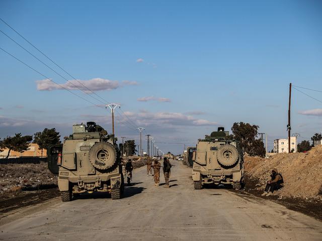 Ter&ouml;r &ouml;rg&uuml;t&uuml; YPG/SDG,  hapishaneyi devretmemek i&ccedil;in Suriye ordusuyla &ccedil;atışıyor