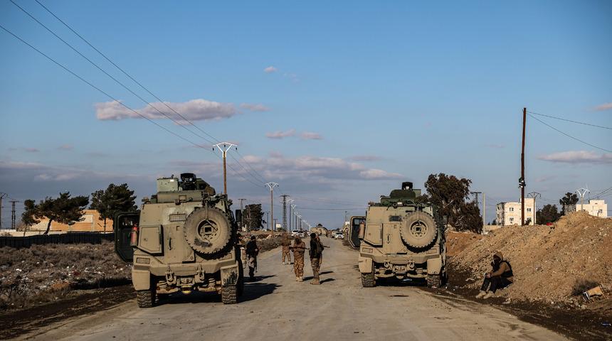 Suriye'de ter&ouml;r &ouml;rg&uuml;t&uuml; YPG/SDG,  hapishaneyi devretmemek i&ccedil;in orduyla &ccedil;atışıyor