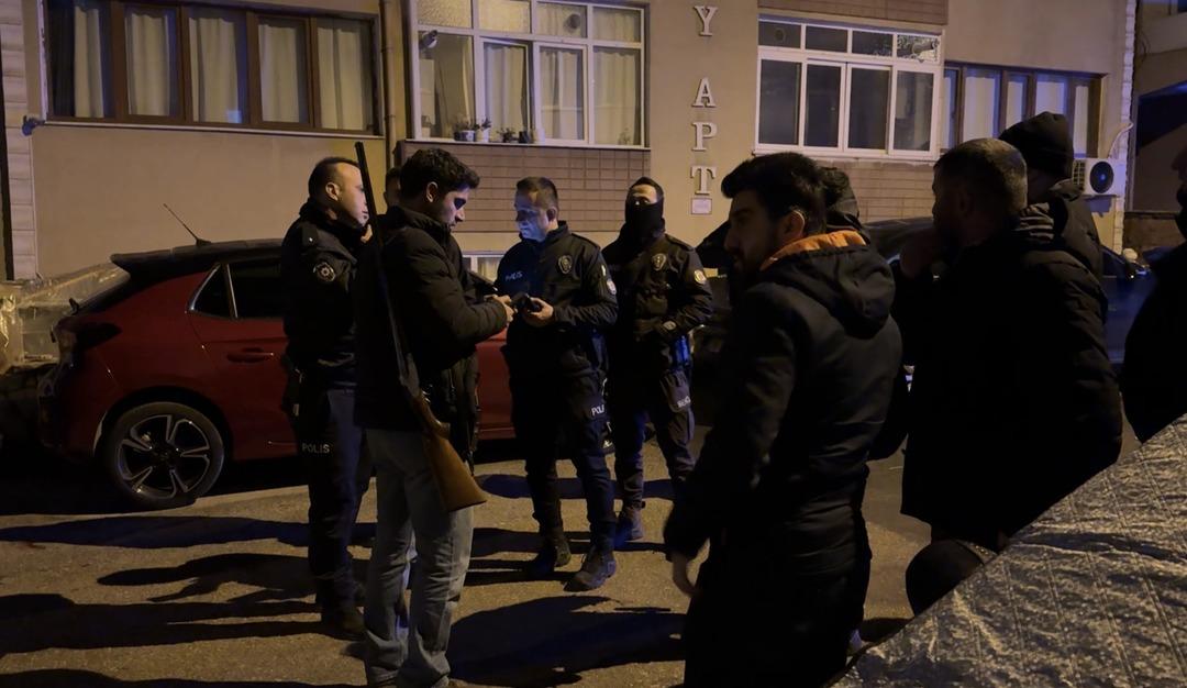 Gece kapıya gelen kızının erkek arkadaşını vurdu! Sonra da pencereden rastgele ateş a&ccedil;tı 1