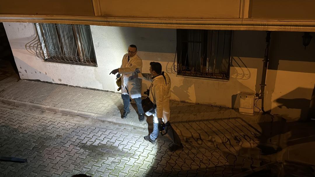 Gece kapıya gelen kızının erkek arkadaşını vurdu! Sonra da pencereden rastgele ateş a&ccedil;tı 2