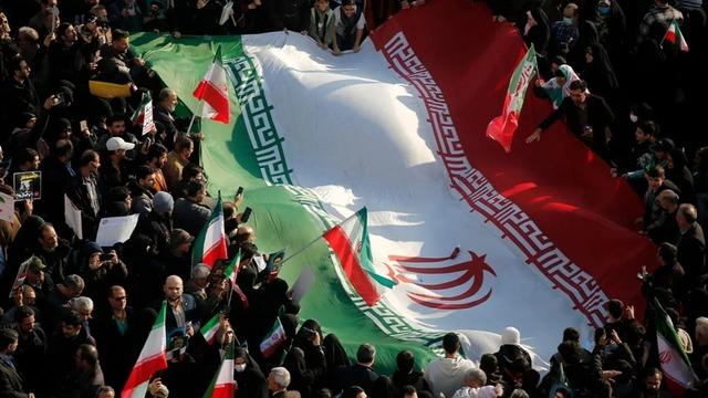 İran'da &ouml;lenlerin sayısı 4 bini aştı