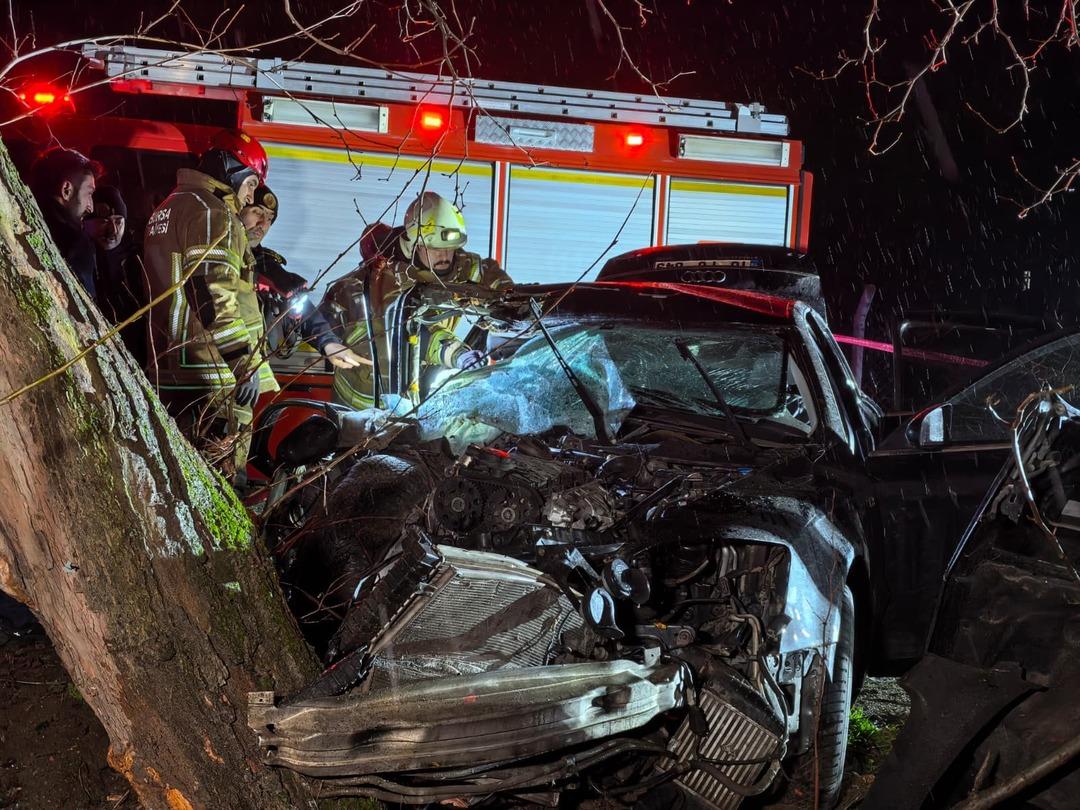 Bursa da feci kaza: 2 gen&ccedil; kız hayatını kaybetti, 2 kişi yaralandı! 3