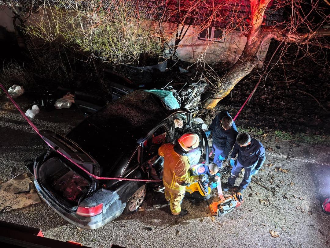 Bursa da feci kaza: 2 gen&ccedil; kız hayatını kaybetti, 2 kişi yaralandı! 4