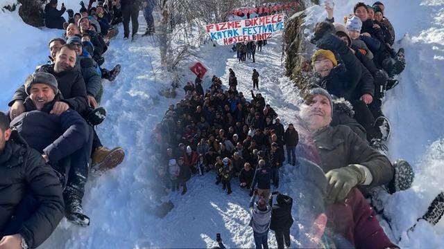 Ordu'da 100 kişi karda tek sıra halinde böyle kaydı!