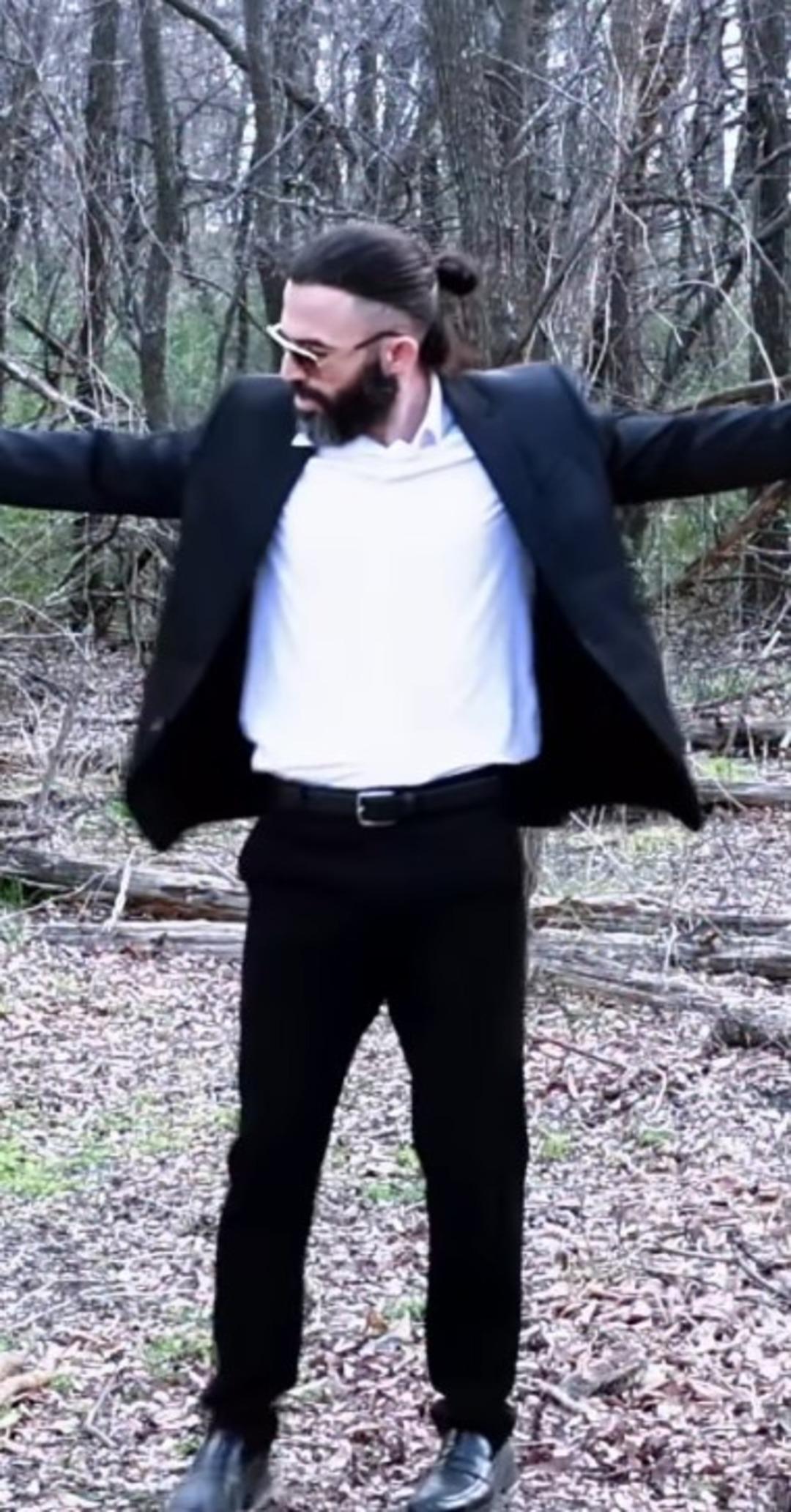 Turabi bu defa t&uuml;rk&uuml; &ccedil;ıkardı! Klibi ayrı, s&ouml;zleri ayrı olay 2