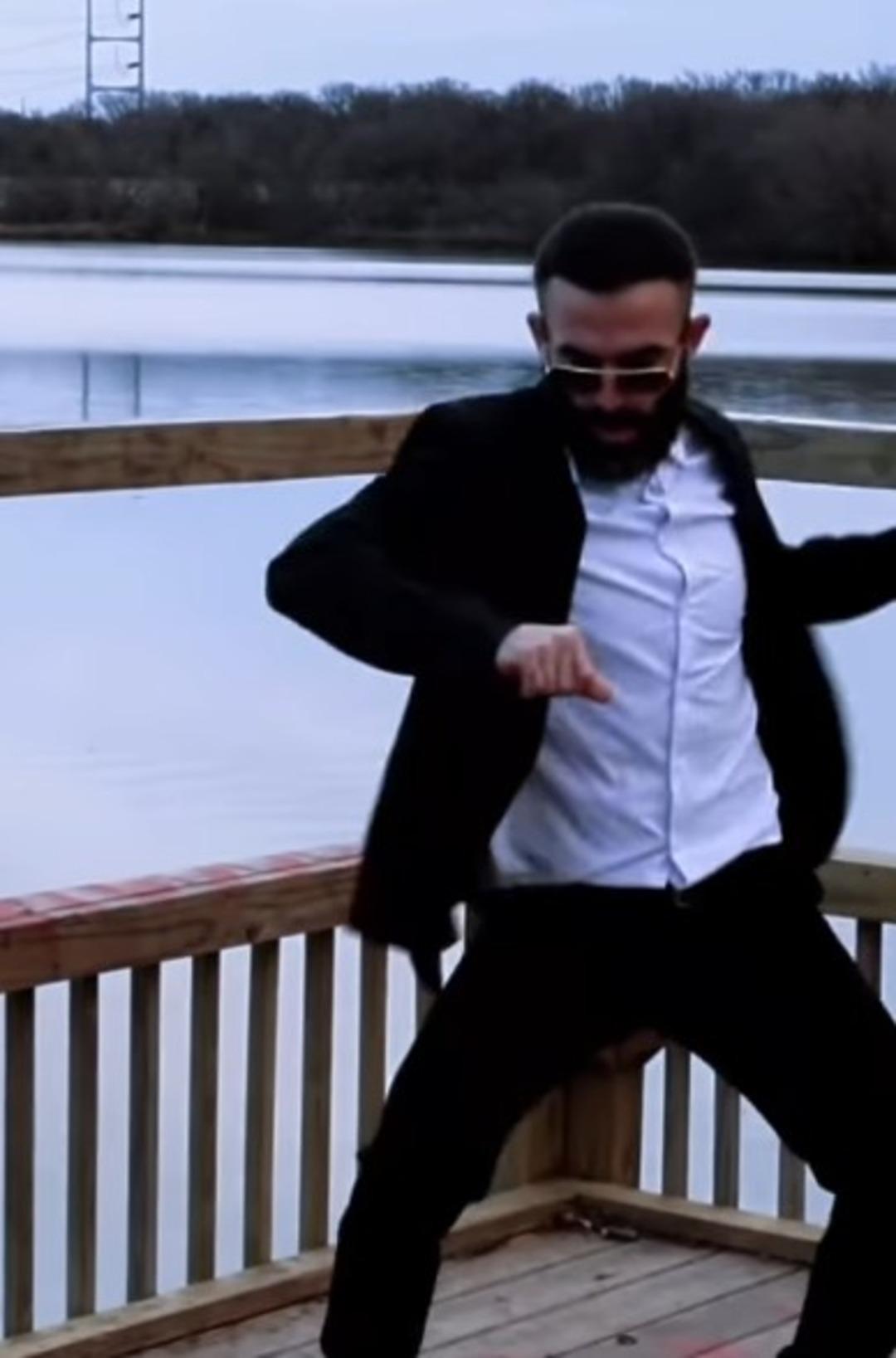 Turabi bu defa t&uuml;rk&uuml; &ccedil;ıkardı! Klibi ayrı, s&ouml;zleri ayrı olay 1