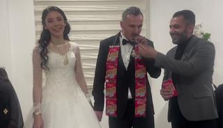 D&uuml;ğ&uuml;nde takılan en ilgin&ccedil; takı!