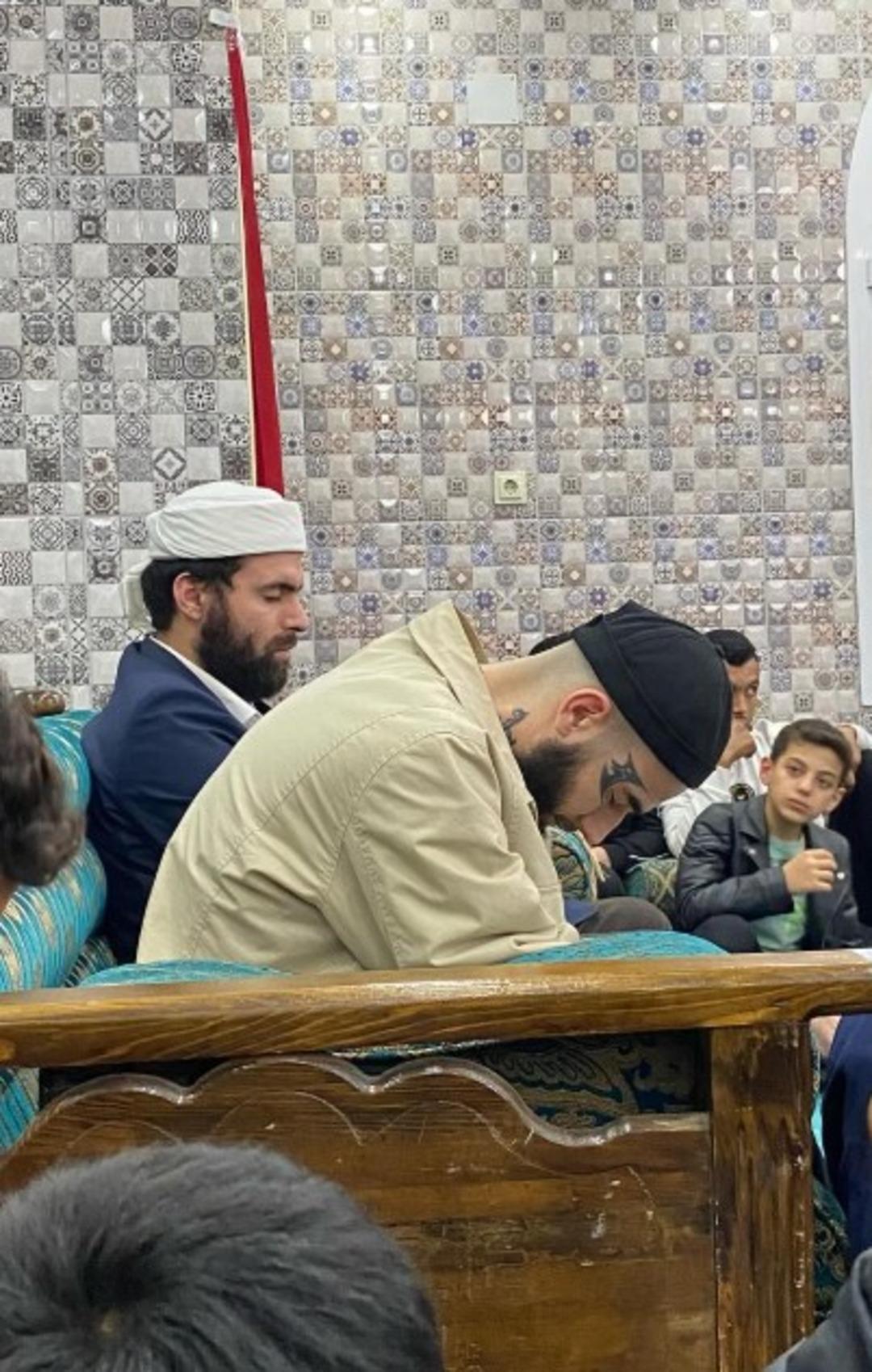 "Sıfır Bir" oyuncusu Ferit Yanık tasavvufa y&ouml;neldi! Değişimiyle şaşırttı! Dini sohbet g&ouml;r&uuml;nt&uuml;leri g&uuml;ndemde 3