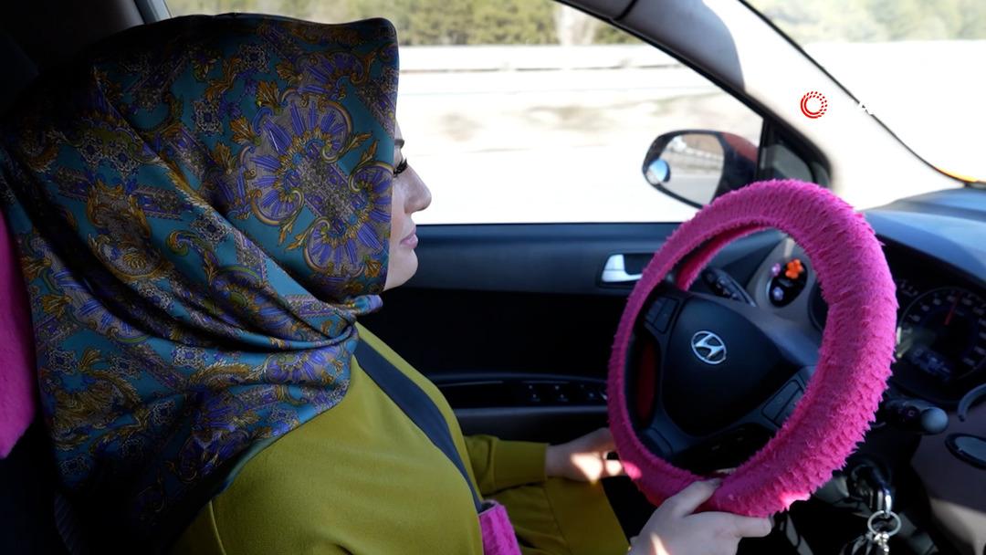 Sadece kadınlara &ouml;zel tek taksi şof&ouml;r&uuml;: "Taksici abla" olarak biliniyor! 2
