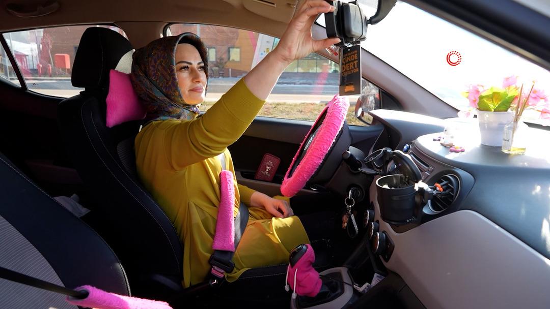 Sadece kadınlara &ouml;zel tek taksi şof&ouml;r&uuml;: "Taksici abla" olarak biliniyor! 5
