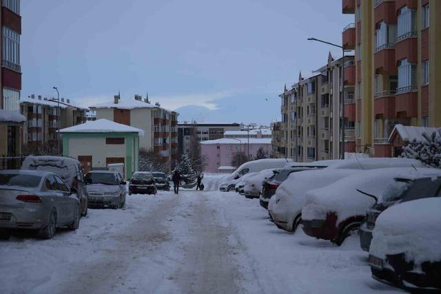 Erzurum&rsquo;da 690 mahallenin yolu ulaşıma kapalı 1