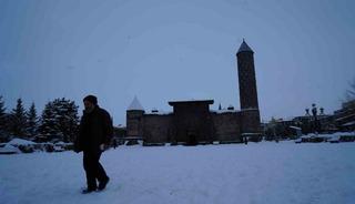 Erzurum&rsquo;da 690 mahallenin yolu ulaşıma kapalı