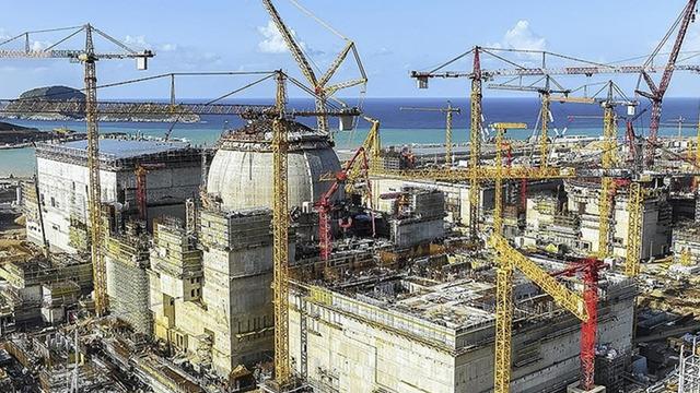 Rosatom Genel M&uuml;d&uuml;r&uuml; Likhachev, Enerji Bakanı Bayraktar ile Akkuyu NGS sahasını ziyaret etti