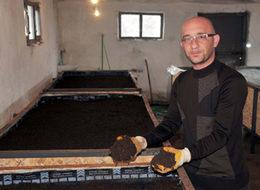 Solucanla gübre işine girdiler, yoğun ilgi gördüler