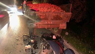 Trakt&ouml;r r&ouml;morkuna &ccedil;arpan motosiklet s&uuml;r&uuml;c&uuml;s&uuml; ağır yaralandı