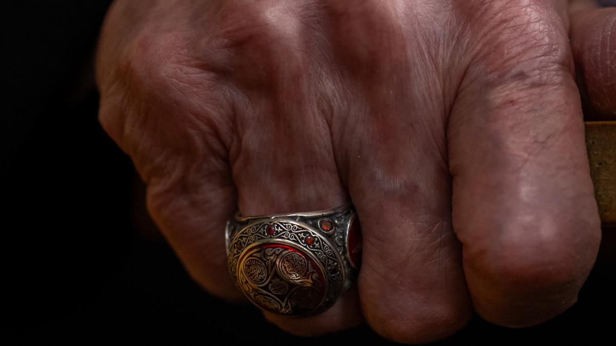 Devlet Bahçeli'nin yüzüğü ve rozeti gündem oldu! Sembollerdeki sır...  - Politika Siyaset Haberleri