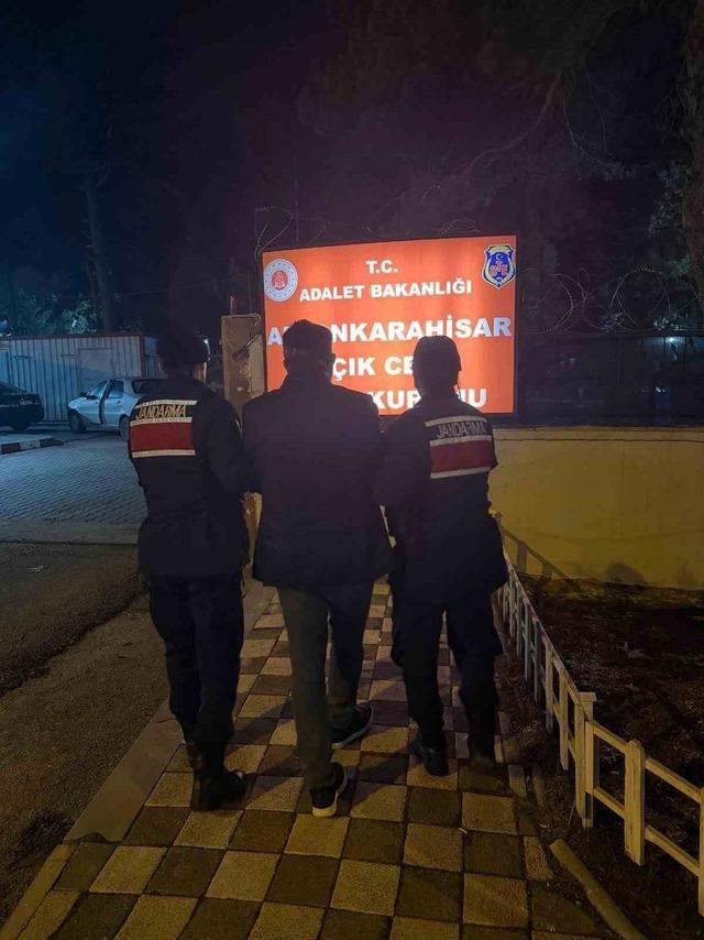 &Ccedil;eşitli su&ccedil;lardan aranan 13 kişi tutuklandı 1