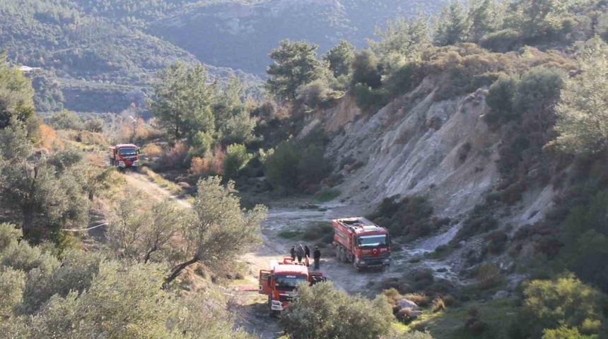 Antalya&rsquo;daki orman yangınında zararın boyutu g&uuml;nd&uuml;z ortaya &ccedil;ıktı: 2 hektar zarar g&ouml;rd&uuml;