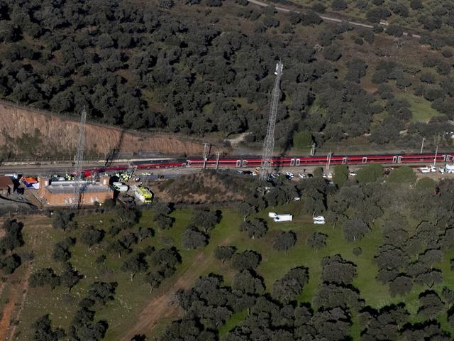 İspanya'da hızlı trenlerin &ccedil;arpıştığı kazada &ouml;l&uuml; sayısı 41 oldu
