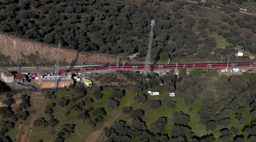 İspanya'da hızlı trenlerin &ccedil;arpıştığı kazada &ouml;l&uuml; sayısı 41 oldu