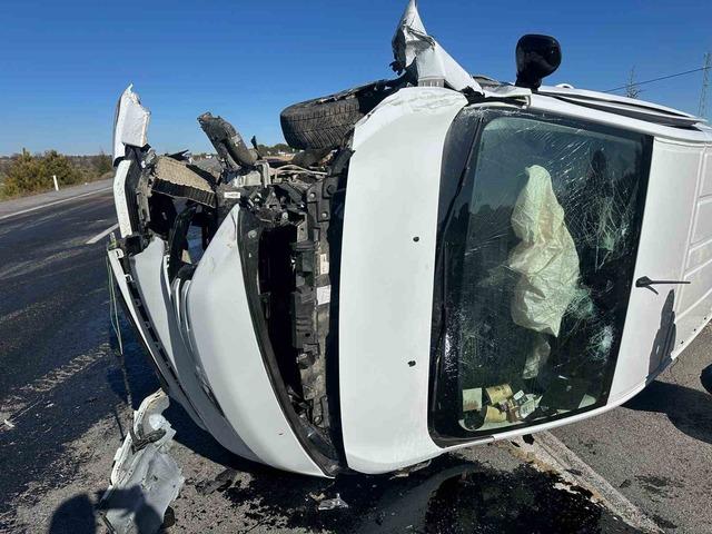 Kamyonetle &ccedil;arpışan trakt&ouml;r ikiye b&ouml;l&uuml;nd&uuml; 5