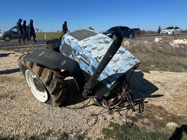 Kamyonetle &ccedil;arpışan trakt&ouml;r ikiye b&ouml;l&uuml;nd&uuml; 4