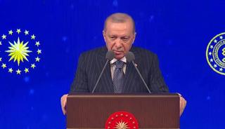 Erdoğan, "Birileri gibi trib&uuml;nlere oynamıyoruz" diyerek a&ccedil;ıkladı