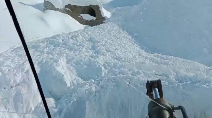 Elazığ&rsquo;da &ccedil;ığ d&uuml;şmesi sonucu kapanan ge&ccedil;it a&ccedil;ıldı