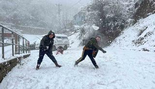 Artvin&rsquo;de kar yağışı etkisini s&uuml;rd&uuml;r&uuml;yor