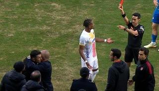 &Ccedil;ıldırıp kırmızı kart g&ouml;rm&uuml;şt&uuml;! PFDK Burak Yılmaz'ın cezasını a&ccedil;ıkladı