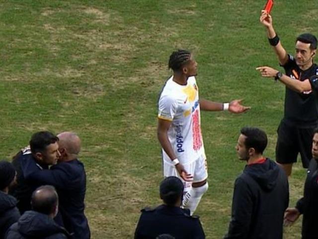 &Ccedil;ıldırıp kırmızı kart g&ouml;rm&uuml;şt&uuml;! PFDK Burak Yılmaz'ın cezasını a&ccedil;ıkladı